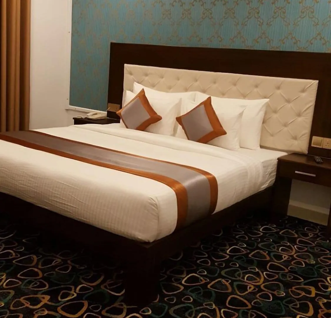 Galaxy Grand Hotel Нувара-Элия