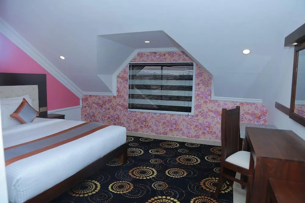 Galaxy Grand Hotel Нувара-Элия