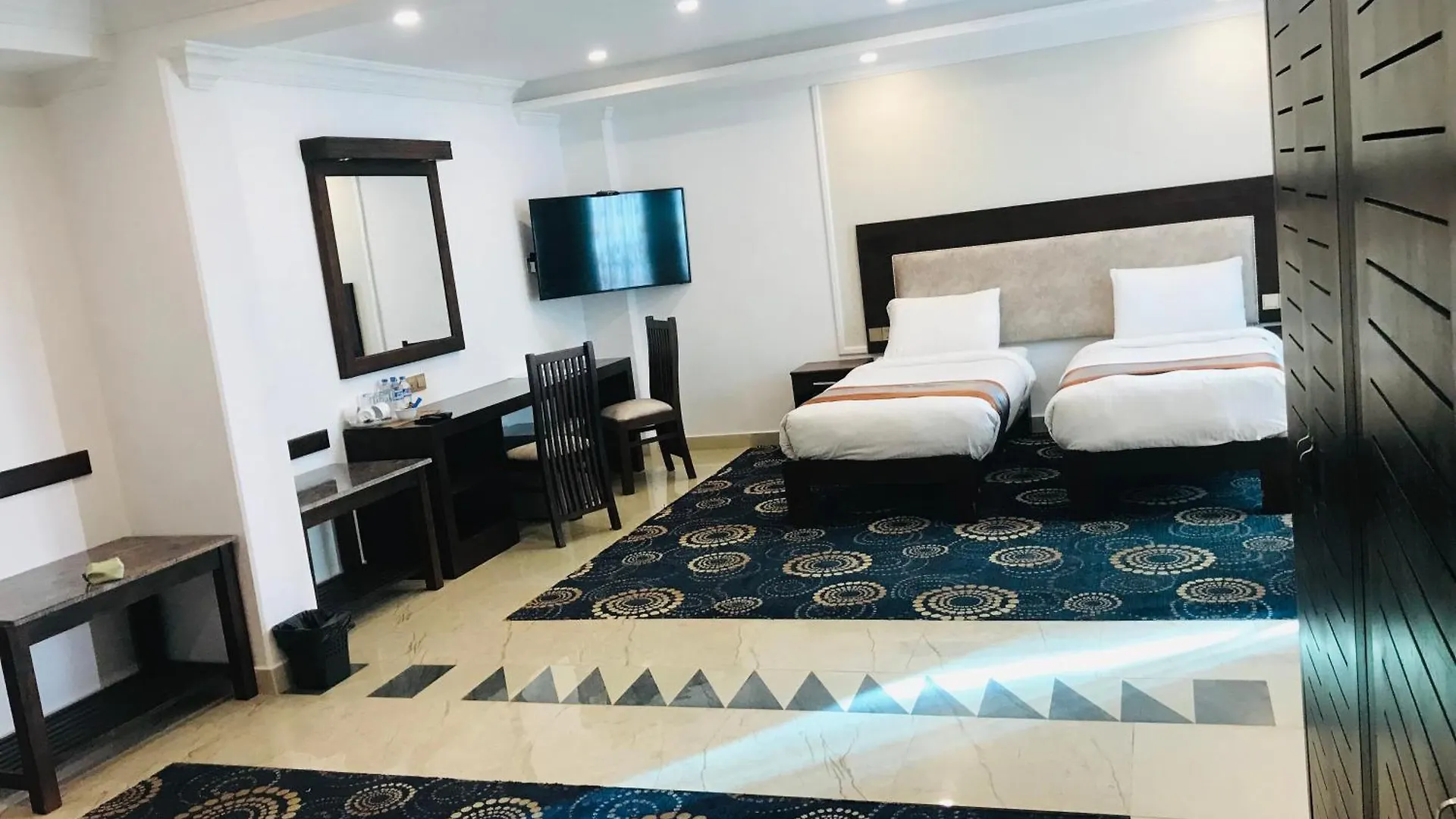 Galaxy Grand Hotel Nuwara Eliya